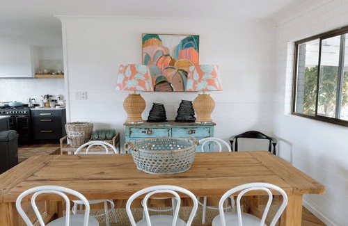 Kidaman Creek House | Luxe Farmstay & New Tiny Home, Animals and Views!