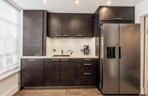 Brompton & Hans Town House | Luxe Harrods Townhouse | Knightsbridge
