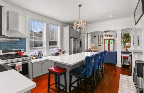 New Orleans House | Luxe Historic Mid City | Balcony | Streetcar+Cafe