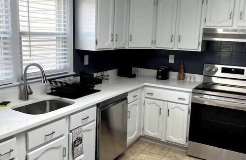 Lincoln Condo | Luxe Home Away