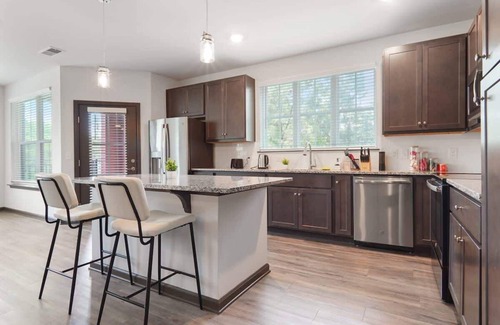 North Raleigh Apartment | Luxe King 3 Bedroom Suite North Raleigh!
