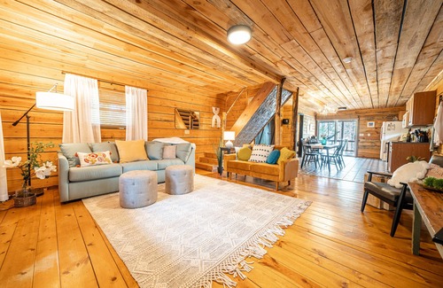 Denniston Cabin | LUXE KY Cabin Retreat- Wraparound Porch for Escape in Nature's Serenity-DBNF/RRG