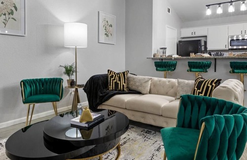 West Arlington House | Luxe Landing in Arlington, TX