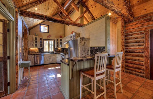 Spanish Valley Cabin | Luxe Log Cabin ~ 15 Mi to Downtown Moab!