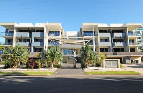 Urangan Apartment | Luxe Resort Units Urangan Esp Hervey Bay Marina Ocean Views Pool