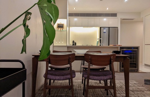 West End Apartment | Luxe riverfront apartment with pools, parking, gym