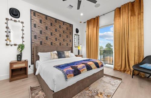 Greater Third Ward Villa | Luxe, Rooftop, 2 miles to Toyota Center