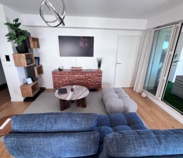 Euromed - La Joliette Apartment | Luxe, vue mer et parking privé