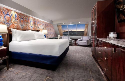 Las Vegas Strip Hotel | Luxor Hotel & Casino by Suiteness