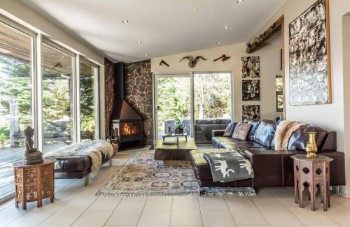 Selfoss Villa | Luxury Lakefront villa, infinity hot tub and sauna