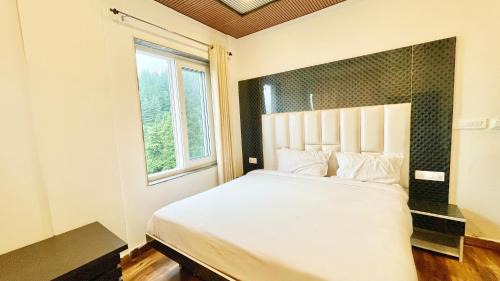 The Mall Road Hotel | LUXUARY STAY Hotel AAKARSHAN ! MUSSOOIRE Near MALL ROAD - FAMILY HOTEL And Private Parking Facilities-A Top Rated Hotel IN MUSSOORIE