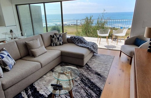 Canidelo Apartment | Luxureous & First line apartment with amazing view over ocean, beach and Porto.