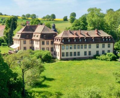 Zeitlofs Apartment | Luxuriöse Design Wohnung im Barockschloss 110 m2