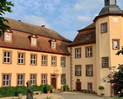 Zeitlofs Apartment | Luxuriöse Design Wohnung im Barockschloss 110 m2