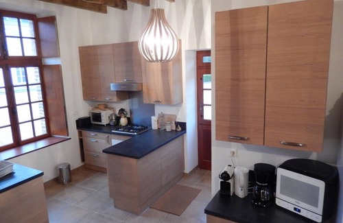 Tuffe Val de la Cheronne Cottage | Luxurious 4BR Manor with Private Pool and Modern Amenities, Close to Le Mans Circuit