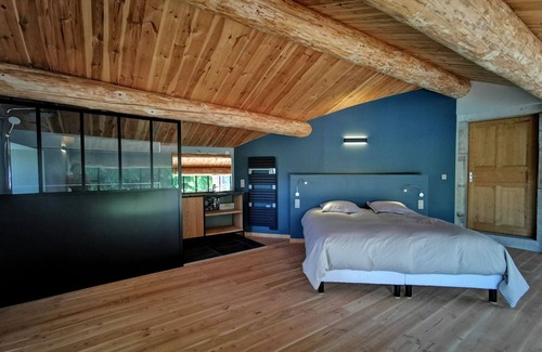 Saint-Etienne-Lardeyrol Bed & Breakfast | Luxurious Farmhouse: Pool, Terrace, and Scenic Getaway in Saint-Étienne-Lardeyrol