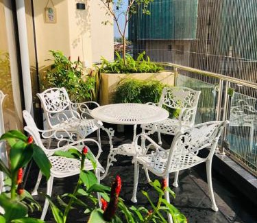 Madiwela Apartment | Luxurious Fully Furnished Apartment for Rent at 2000 Plaza, Colombo