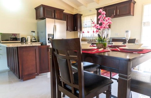 Falmouth House | Luxurious Ocean View Stay at Stonebrook Manor.