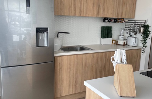 La Carolina Apartment | Luxurious 1-bedroom Condo in Iconic City Building at La Carolina, Quito