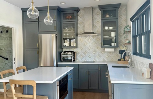 Arlington House | Luxurious 1-BR tiny house in Arlington, VA near Washington DC + deck/backyard