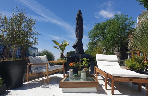 Nieuwmarkt en Lastage Boat Rental | Luxurious 110m² 3br Houseboat in Amsterdam Centre!