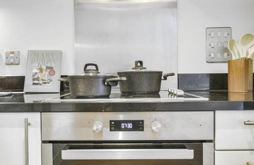 Highbury West Apartment | Luxurious 2-Bedroom Apartment