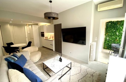 Musicians Quarter Apartment | Luxurious 2-room "Massenet" balcony
