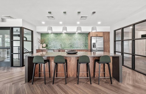 East Somerville Apartment | Luxurious 2BR - 2BA Apt at Hyatus