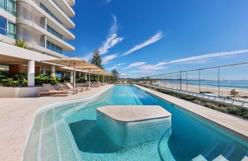 Coolangatta Apartment | Luxurious 2BR 2BA Oceanfront Apartment Kirra