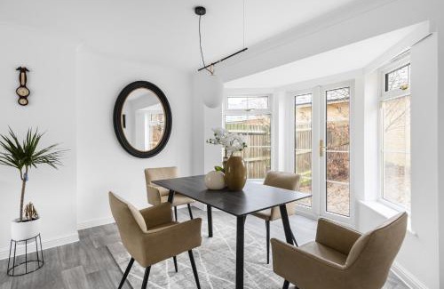 Braintree House | Luxurious 3 Bed House with Free Parking in Braintree, Close to the Train Station & City Centre