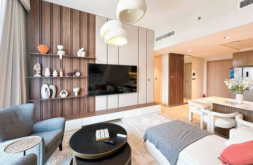 Al Quoz Apartment | Luxurious 3-Bedroom in the Heart of Dubai – 10 Min to Downtown & Burj Khalifa!