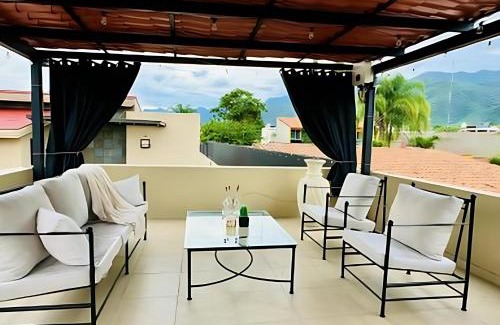 San Antonio Tlayacapan Villa | Luxurious 3-Bedroom Retreat in Ajijic - San Antonio- Walk to Everything