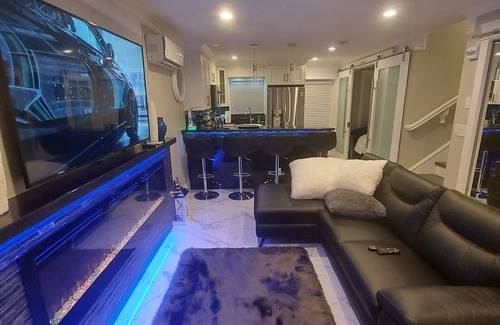 Sunset House | Luxurious 3 Bedroom Townhouse