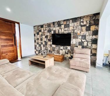 Balaclava Apartment | Luxurious 3 Bedroom Villa with Private Pool - NG1