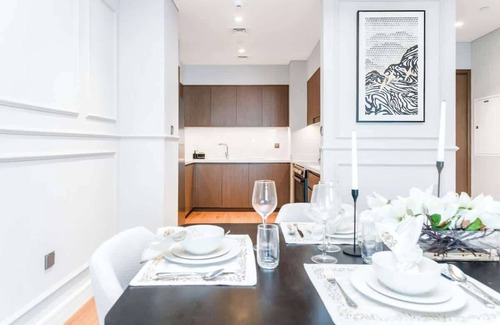 Downtown Dubai Apartment | Luxurious 3BR, Full Burj Khalifa & Fountain view
