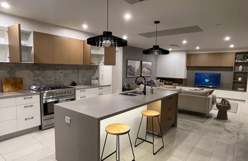 Lyndhurst House | Luxurious 4-Bedroom Holiday Home near Patterson lakes and Mornington Peninsula