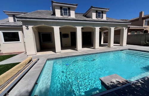 Tule Springs House | Luxurious 4-bedroom house with courtyard and pool in Las Vegas