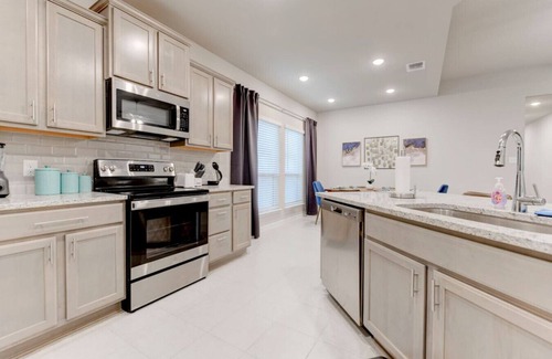 Leon Junction House | Luxurious 4-Bedroom House