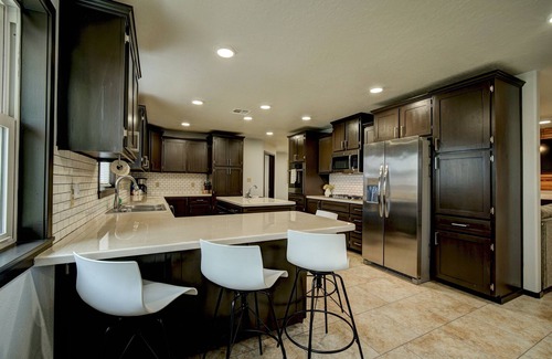 Woodward House | Luxurious 4-bedroom w/pool table & outdoor bar