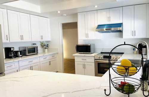 Las Vegas House | Luxurious 4Br 5Bds Cozy Home at Excellent Location