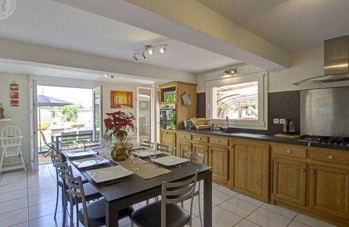 Montbrison Cottage | Luxurious 4BR Cottage with Spa, Sauna, and Game Room in Montbrison