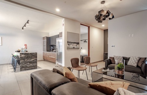 Queretaro Municipality House | Luxurious 5-Bedroom House with air-conditioning & Private Rooftop in Juriquilla
