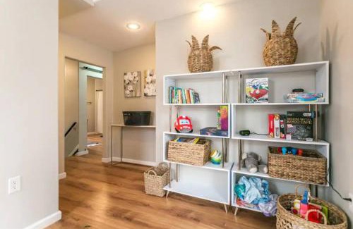 Sylvan Beach House | Luxurious 5 BR Home in the Heart of Sylvan Beach