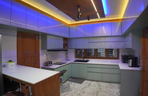 Malappuram Villa | Luxurious 5000 SQFT Mansion with Modern Comforts And Spacious Elegance