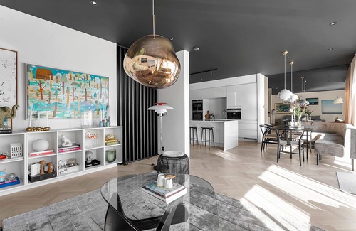 Garðabær House | Luxurious 6 bedroom townhouse with geothermal hot tub. 10min from downt. Reykjav