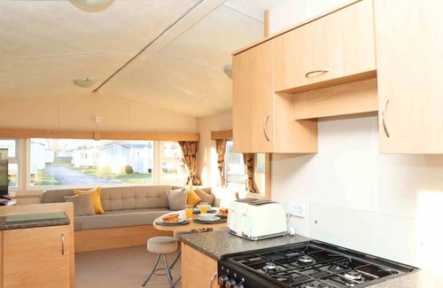 Porthcawl House | Luxurious 6 Sleeper Caravan Trecco Bay Essentials Included