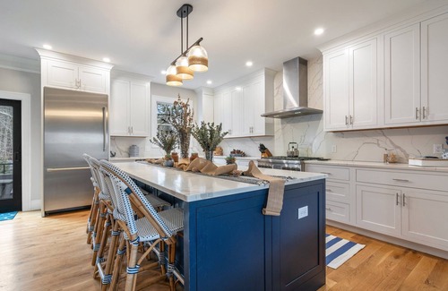 Cape Porpoise House | Luxurious 6BR w GuestHouse - FirePit - ChefsKitchen - 5MinsToDockSquare - Slps14