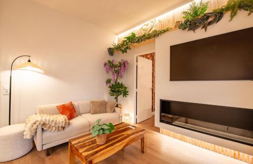 Bagneux Apartment | Luxurious 7p Suite with SAUNA, near PARIS, Metro 4
