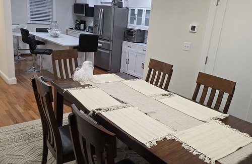 Malden Apartment | Luxurious 8-bedrooms APT., two suites in Malden MA close to Cambridge, Boston MA