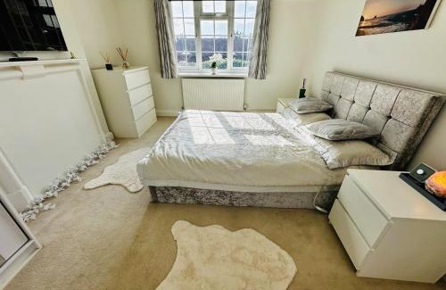Gerrards Cross Apartment | Luxurious apartment-London-GerrardsCross-Wembley-Parking-sleeps4